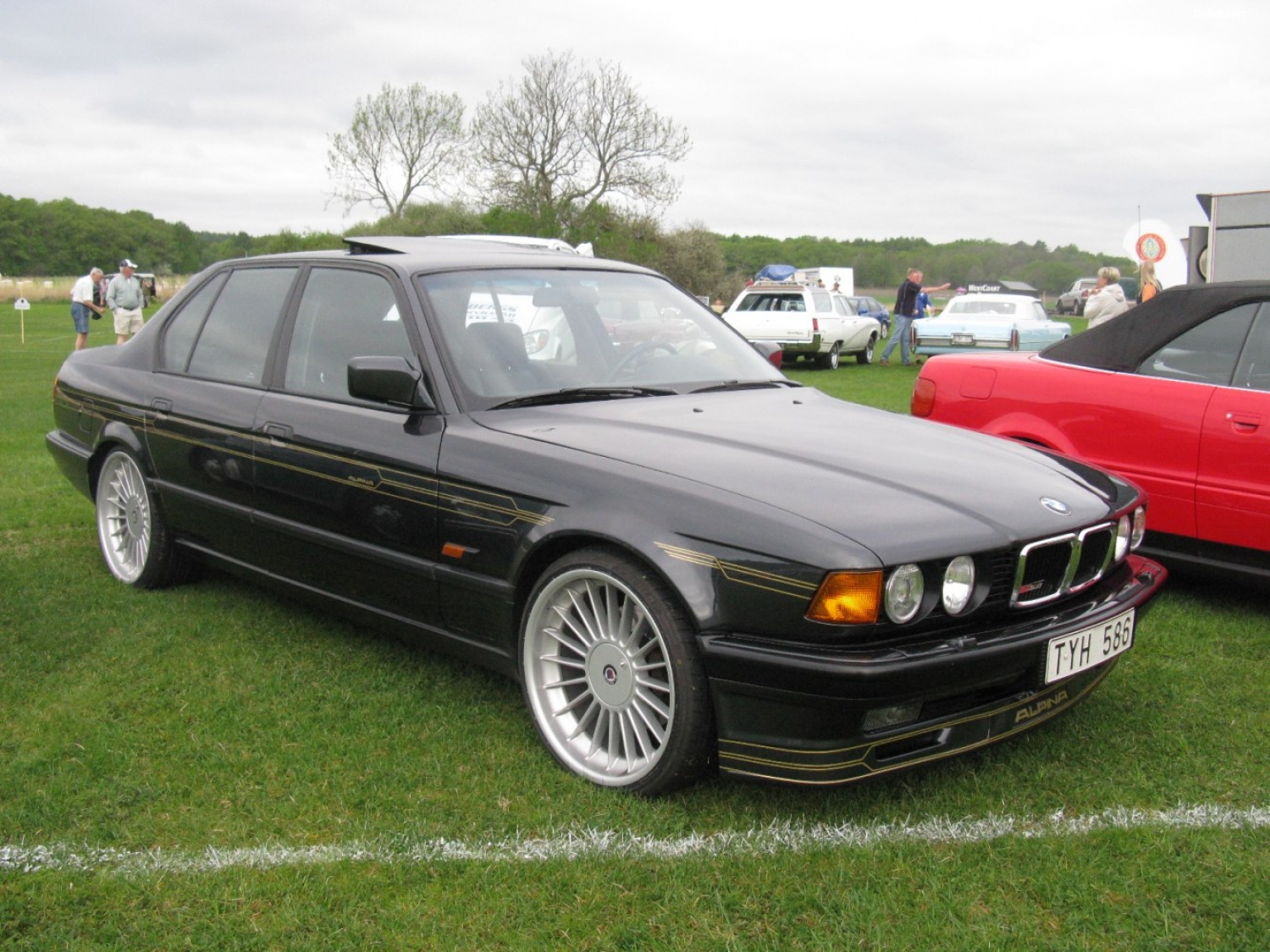 Alpina B12 E32 1988 5.0 i V12 (350 CH) Alpina B12 E32 1988 5.0 i V12 (350 CH)