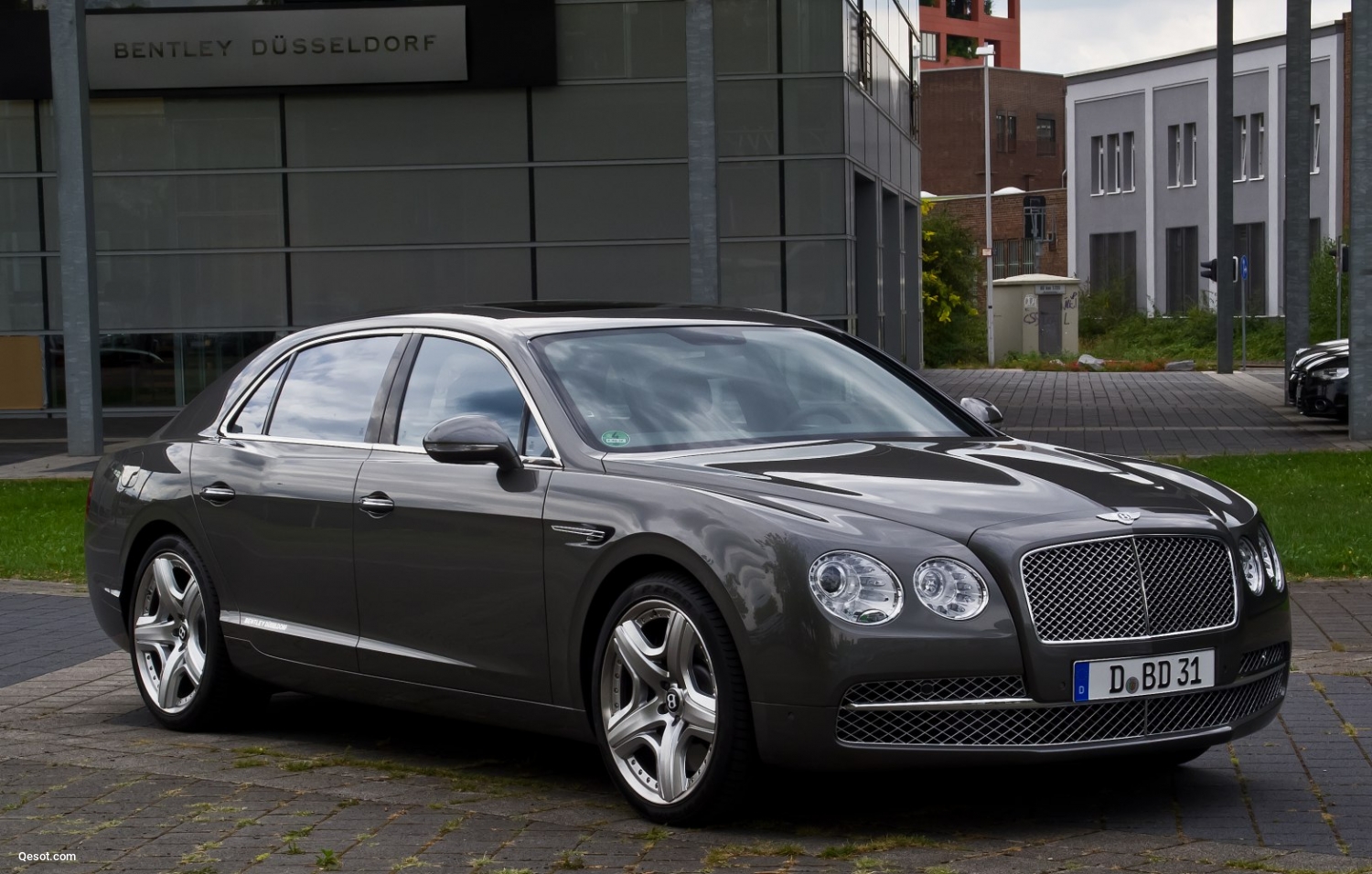 Bentley Flying Spur 2 2014 4.0 V8 (500 hk) Bentley Flying Spur 2 2014 4.0 V8 (500 hk)