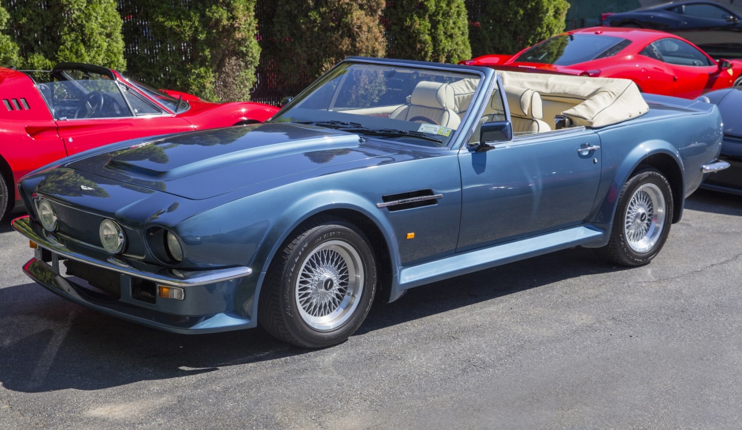 Aston Martin V8 Volante 1977 5.3 (375 Hp) Aston Martin V8 Volante 1977 5.3 (375 Hp)