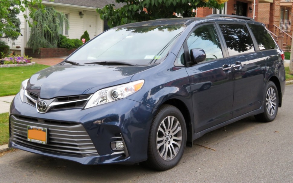 Toyota Sienna 3 2018 3.5 V6 (296 PS) Automatic Toyota Sienna 3 2018 3.5 V6 (296 PS) Automatic