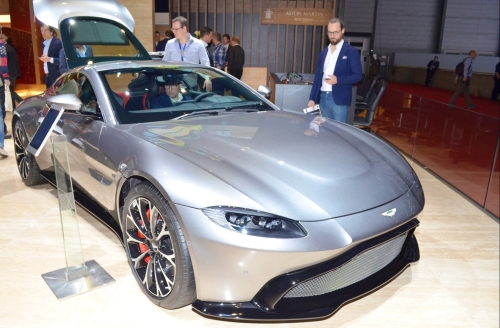 Aston Martin V8 Vantage 2021