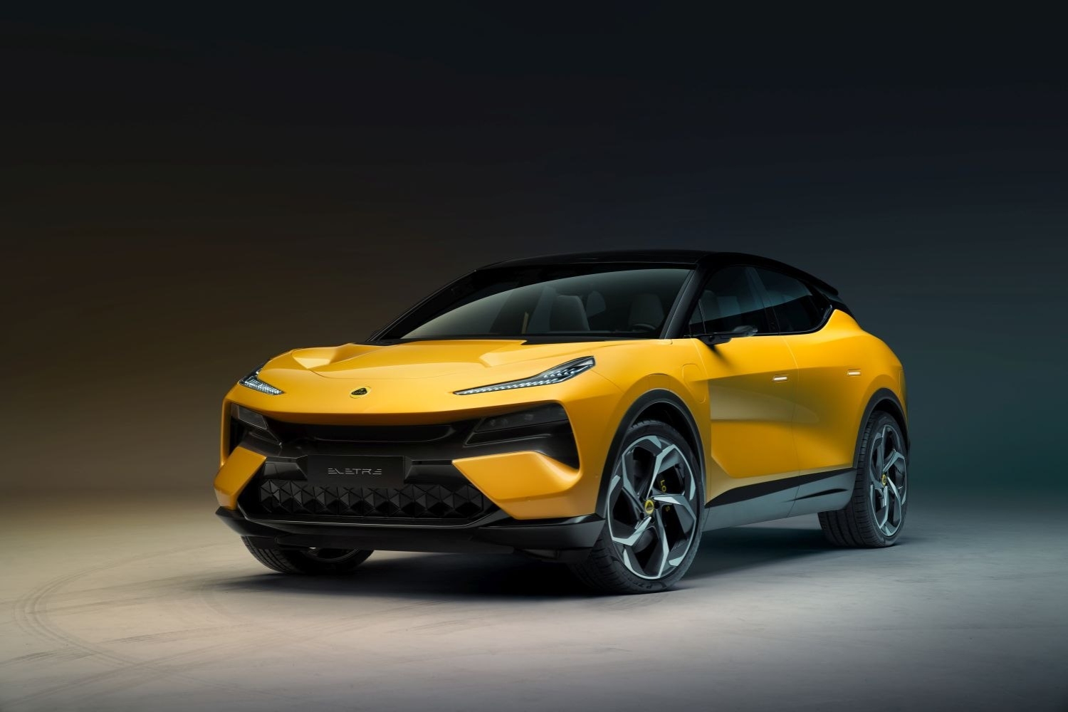 Lotus Eletre 2022 R 112 kWh (905 hv) Dual Motor AWD Lotus Eletre 2022 R 112 kWh (905 hv) Dual Motor AWD
