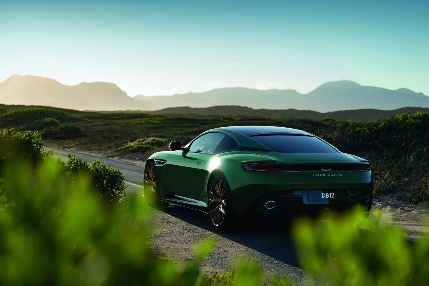 Aston Martin DB12 2023 4.0 V8 (680 PS) ZF Vollständige