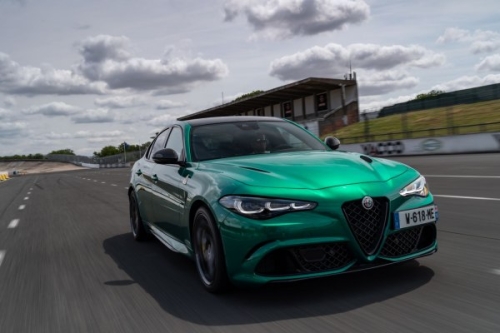Alfa Romeo Giulia 952 2023 Quadrifoglio 2.9 V6 Bi-Turbo (520 PS) Automatic Alfa Romeo Giulia 952 2023 Quadrifoglio 2.9 V6 Bi-Turbo (520 PS) Automatic