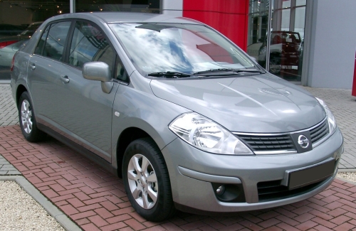 Nissan Tiida Sedan 2004