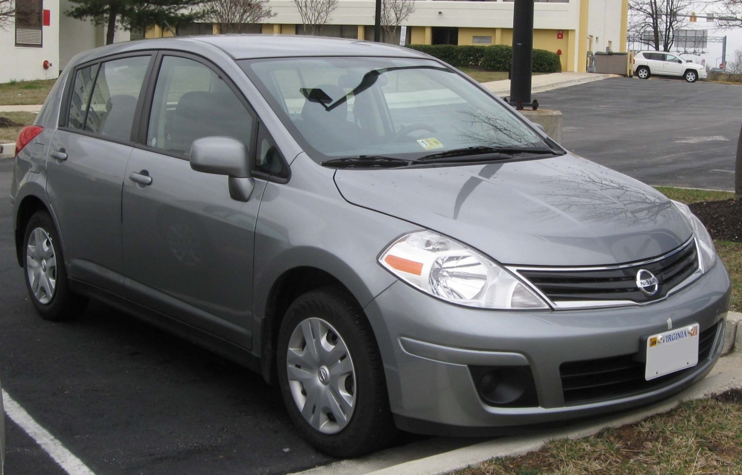 Nissan Versa Hatch 2006 1.8 (122 PS) Nissan Versa Hatch 2006 1.8 (122 PS)