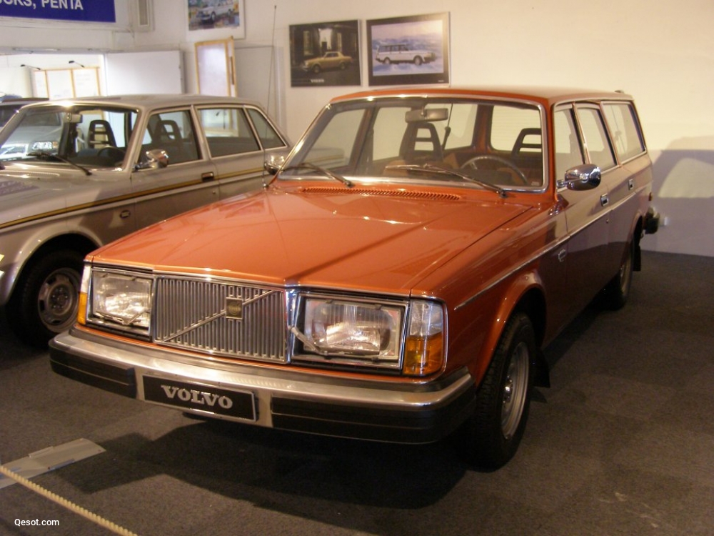 Volvo 260 Combi P265 1978 2.7 (148 CH) Volvo 260 Combi P265 1978 2.7 (148 CH)