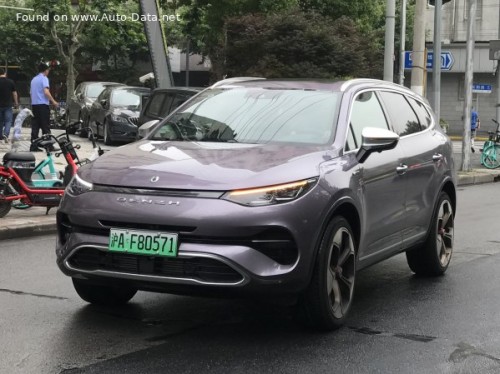 Denza 10 2019 2.0T 20 kWh (586 hk) Plug-in Hybrid 4WD DCT Denza 10 2019 2.0T 20 kWh (586 hk) Plug-in Hybrid 4WD DCT