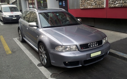 Audi RS 4 Avant 8D B5