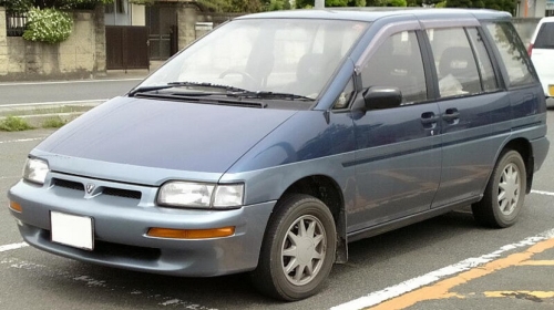 Nissan Prairie M11