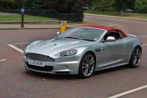 Aston Martin DBS V12 Volante