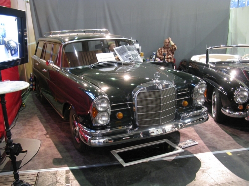 Mercedes-Benz Fintail Universal W111