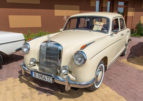 Mercedes-Benz W180 II Sedan