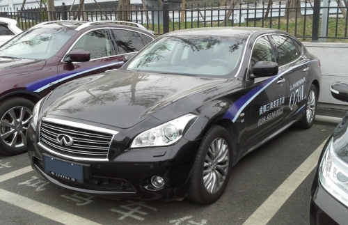 Infiniti Q70